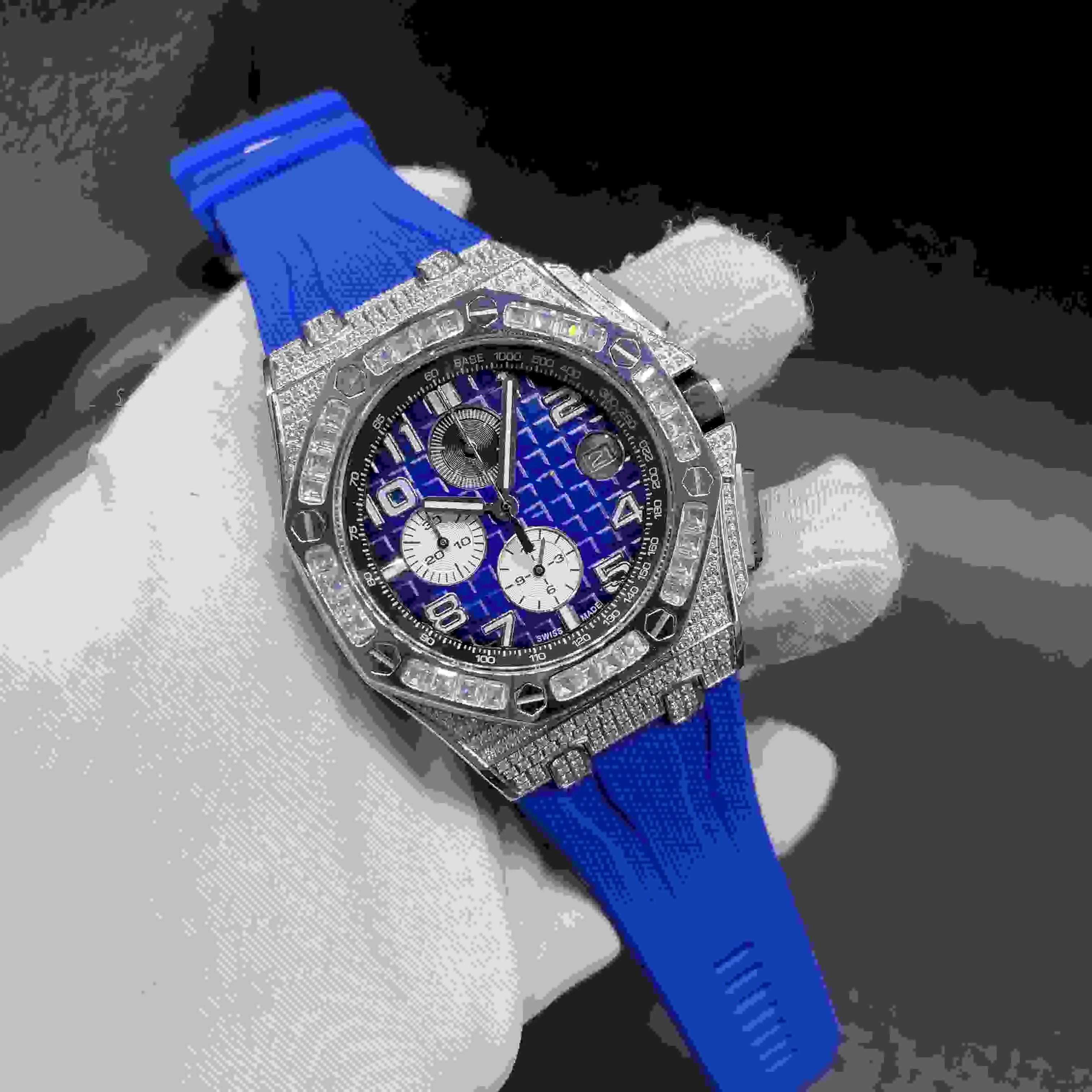 ハイ・ウイルスの男性クォーツ時計クロノグラフフルワークステンレス鋼ダイヤモンドシルバーケース44mm青い顔と青いラバーストラップ