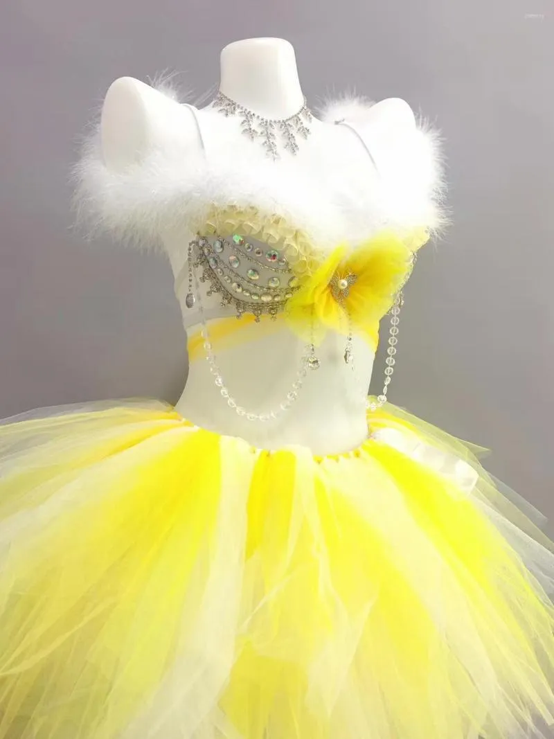 Vestidos de trabalho feminino boate bar DJ dança equipe traje festival festa roupas sensuais amarelo rosa strass penas sutiã conjunto saia tutu