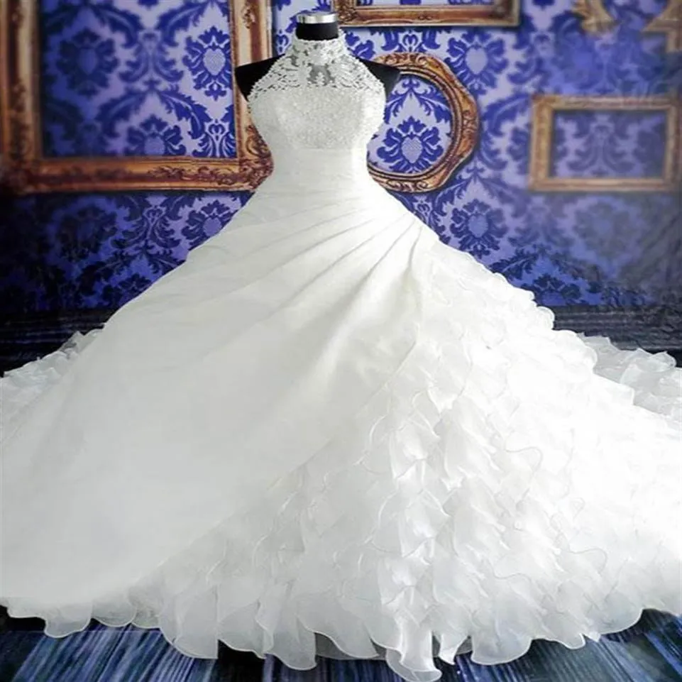 فستان زفاف كرة مرتفعة للرقبة مع اللؤلؤ اللؤلؤ Watteau Tiered Tiered Ruffles urghsa lace Hosted Beded Bridal GO242A