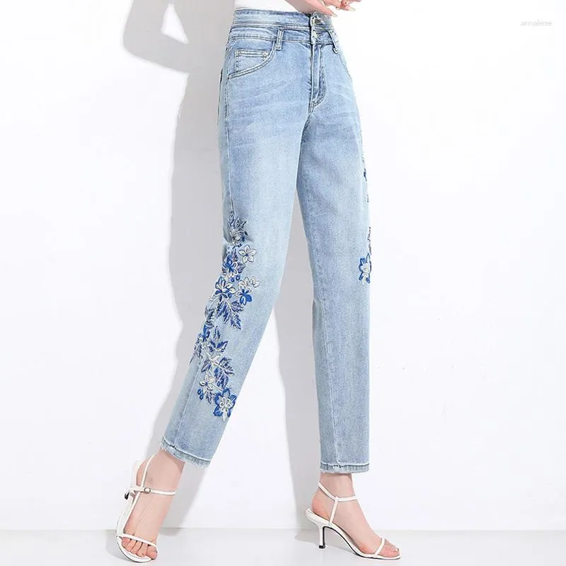 Kvinnors jeans Ferzige Luxury broderi Flower Korean Harem Pants Kvinnlig hög midja Casual Women Blue Plus Size 36