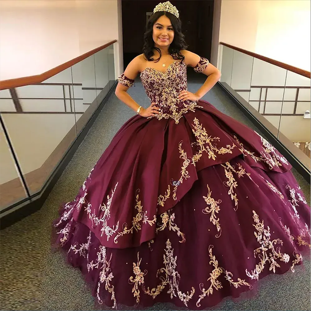 Mooie Bourgondische Tier Quinceanera Jurken Sweetheart Lace Applicaties Kralen Satijn Baljurk Galajurk Korset Terug Sweet 16 Jurk