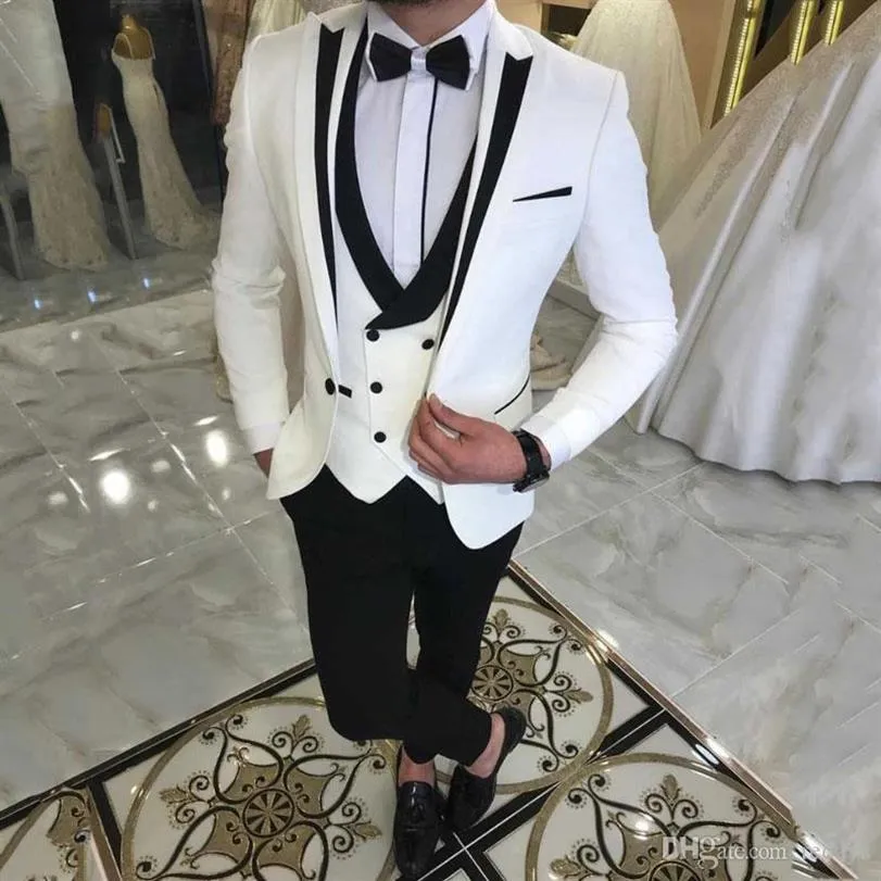 Najnowsze białe garnitury do smokingu ślubnego Groom Wear Black Peaked Lapel Groomsmen Strój Man Blazers Trzy -częściowy garnitur294R