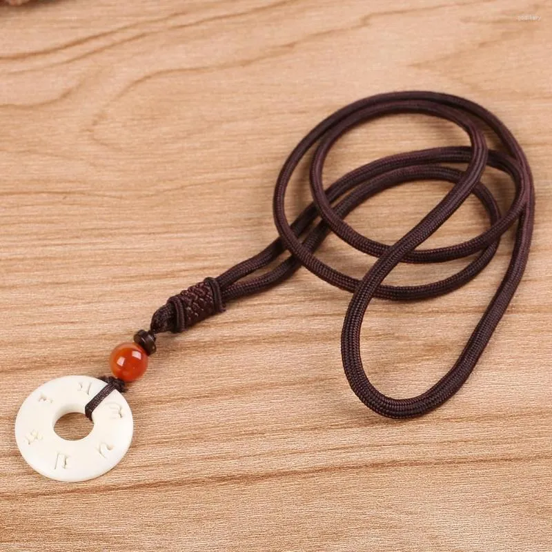 ペンダントのネックレス手持ちのマントラサインナッツネックレスチベット仏教魔術ユニセックスジュエリーを備えた手作りのシンプルなロープチェーン1302