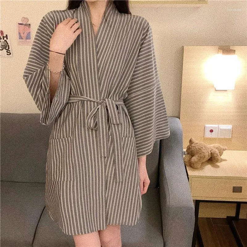 Roupa de dormir feminina Robe listrado Estilo japonês Roupa de dormir outono quimono Cueca Roupão de banho de manga comprida Feminino