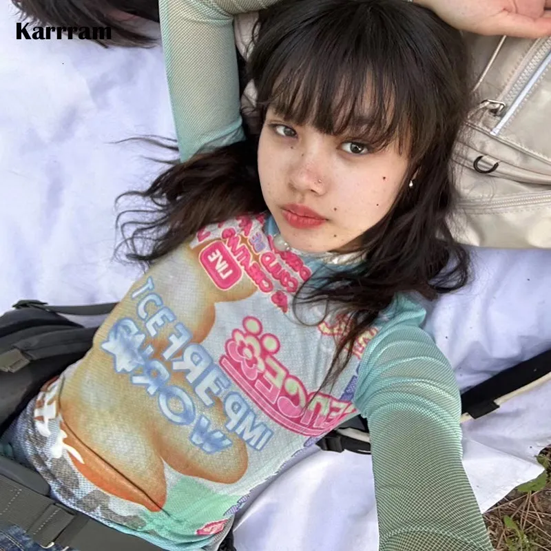 女性のTシャツKARRRAM Y2K AESTHETICS MESH TOPS 2000S GRAPHIC PRINT Tシャツ日本語HARAJUKU SHEER TOPS FAIRYCCORE SHIRRING TEEシャツE-ガール230721