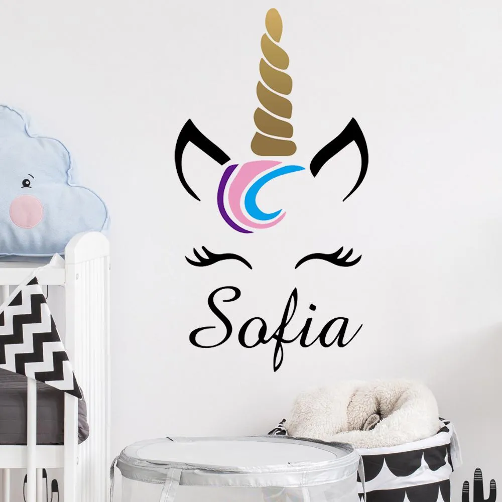 Cojín NUEVA LLEGA Colorida Nombre personalizado de unicornio Pegatina de pared Tema de monograma de vinilo para niños Room Babay Nursery Fondo de pantalla B276