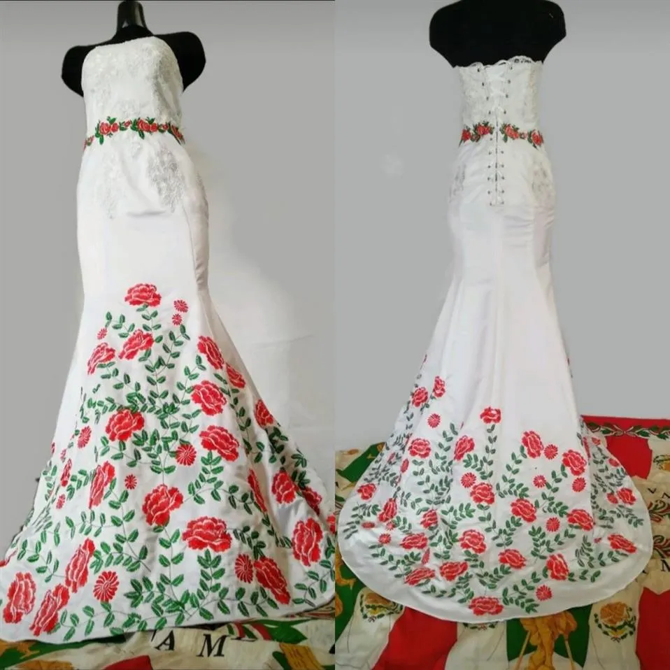 2022 Mexikansk stil bröllopsklänning rosblommor broderad spets satin stropplös korsett tillbaka kvinnor brudklänning charro quinceanera dr2977