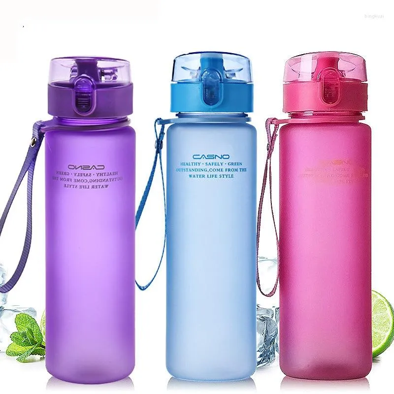 Vattenflaskor hem sportflaskor bärbar frostad läcksäker tätade kreativa plastbarn utrymme mugg