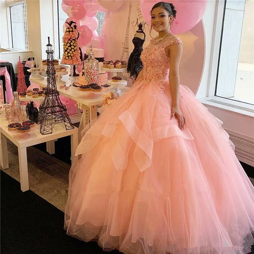 Vendendo vestidos bufantes de tule quinceanera com apliques de miçangas mangas com capuz Sweet 16 vestidos formais de festa de formatura223J