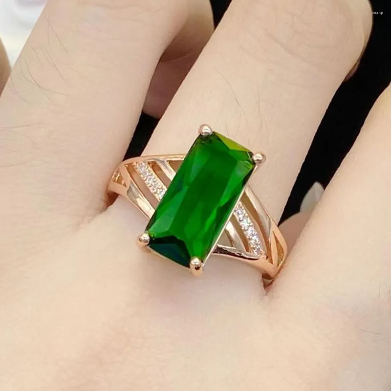 Anelli a grappolo Elegante cristallo verde Smeraldo Pietre preziose Diamanti per le donne Gioielli in oro rosa 18 carati riempiti Bague Regali accessori alla moda