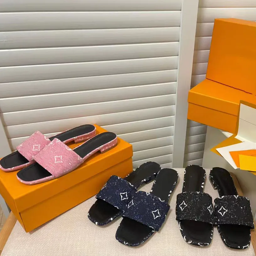 Sandaler tofflor glider casual sko platt bild designer män kvinnor toffel flip flop lyx varumärke lättvikt hus svarta sandaler 01