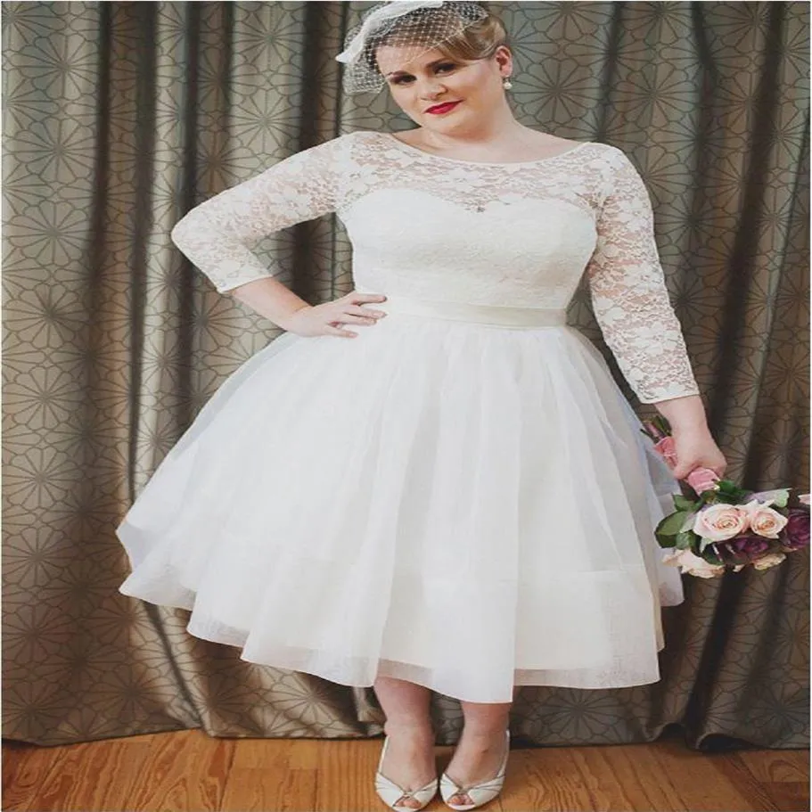 Plus Size Abiti da sposa corti Stile vintage A-Line Scollo rotondo 3/4 Manica lunga Pizzo Lunghezza tè Abiti da sposa s Custom 296W