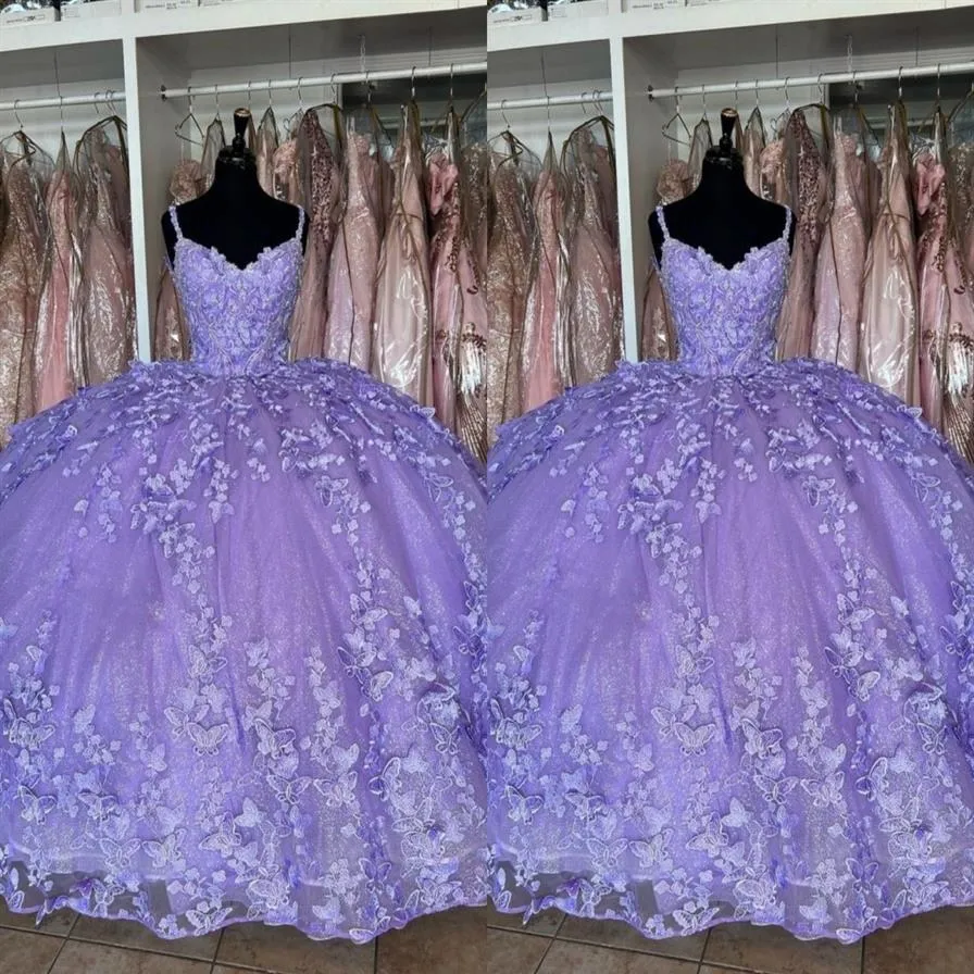 2023 فساتين Quinceanera الأرجواني الفراشة الزهور الزهور الدانتيل الدانتيل سباغيتي V- رقص الكرة