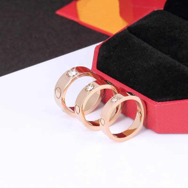 2023 Love Ring Designer para mujer Joyería de lujo Anillos de oro para mujer Aleación de acero de titanio Proceso chapado en oro Accesorios de moda Nunca se desvanece No es alérgico