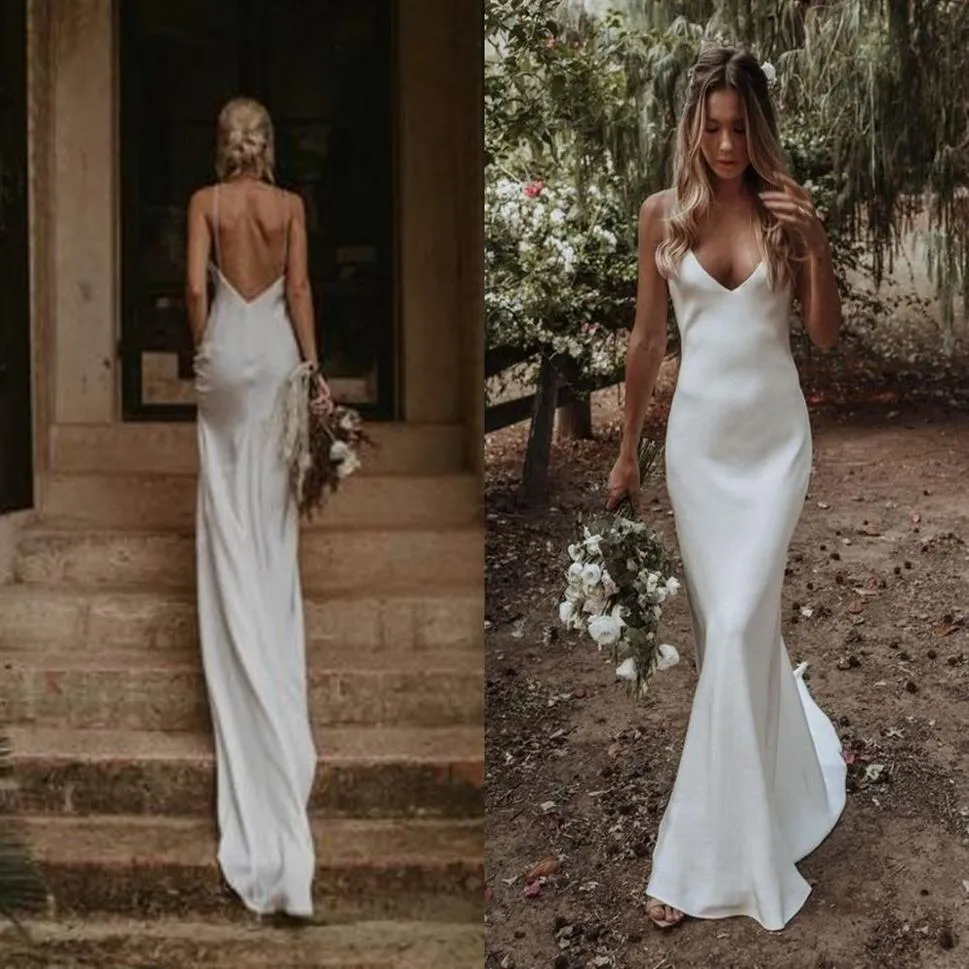 Abiti da sposa in seta da spiaggia dal design semplice Abiti da sposa sexy con spalline senza schienale a figura intera Bohemian Country Summer Gown Abito da sposa233U