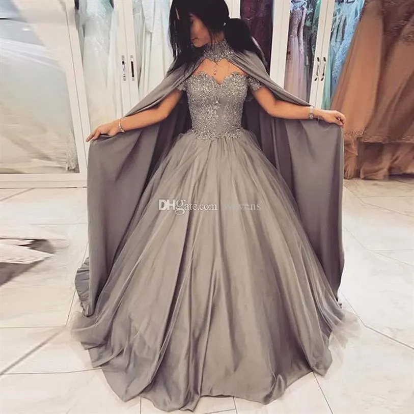 Graues schulterfreies Ballkleid für Quinceanera-Kleider mit Cape-Spitzenapplikationen, Pailletten-Abschlussballkleid, Puffrock, langer Sweet-16-Festzug, 246 m