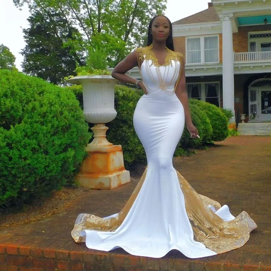 Black Girl White Mermaid Prom Dresses Gold Beaded V Neck Sequined Plus Size afrikansk formell Wear Party med spetsar Appl222C