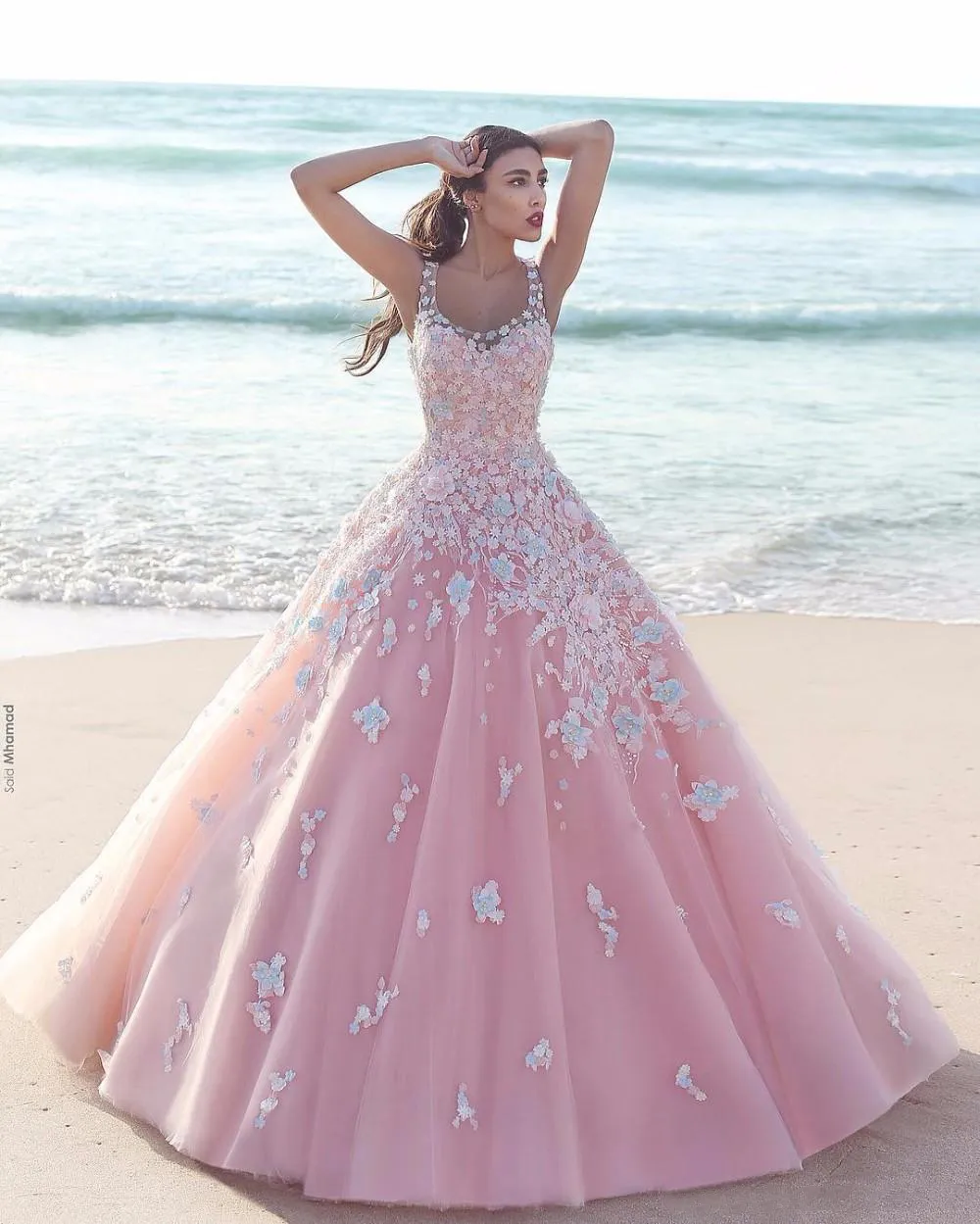 Princesse Floral Fleur Rose Robe De Bal Robe De Quinceanera 2023 Applique Tulle Scoop Sans Manches En Dentelle Corsage Longues Robes De Bal De Soirée Formelle