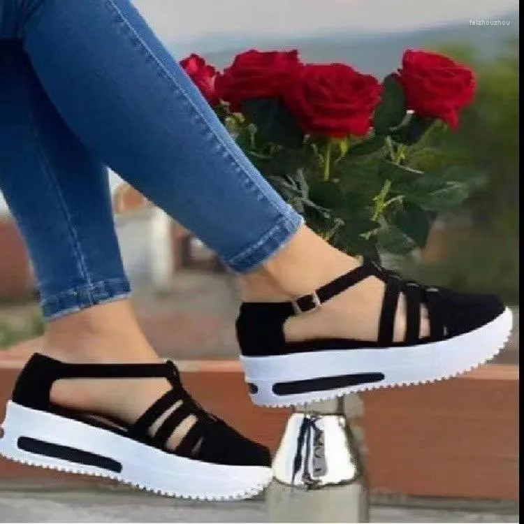 Sandalen 2023 Fashion Summer Outdoor Shoes Punk Beach Wedges Vrouwelijk platform Buckle Strap Wedge