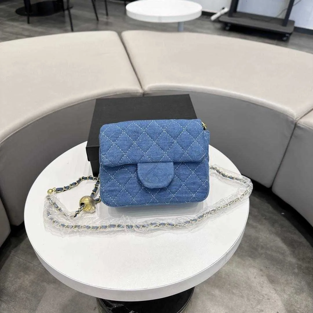 DHgate High Quality Womens Handbags 2024s Popular Xiaoxiangfeng Fangchuai Xiaojinqiu Lingge Chain Dinner Bags Bags Luggage Accessories