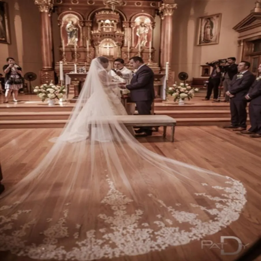 Nuovo arrivo 4 metri di pizzo uno strato lungo velo da sposa bianco avorio bellissimo velo da sposa con pettine accessori da sposa261h