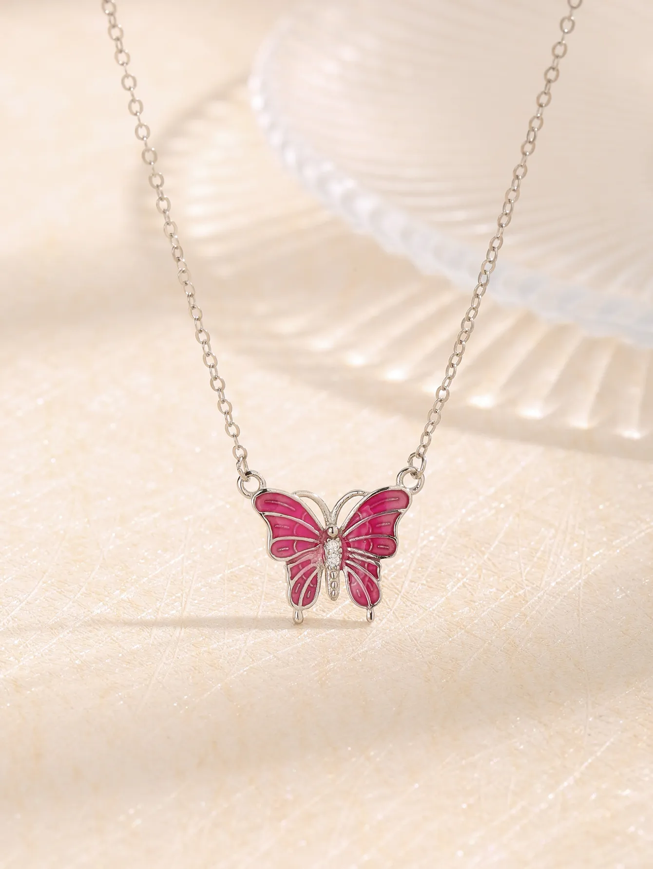 2023 من المألوف الأوروبي والأميركي S925 Sterling Silver Pink Butterfly Necklace قلادة متميزة متعددة الاستخدامات