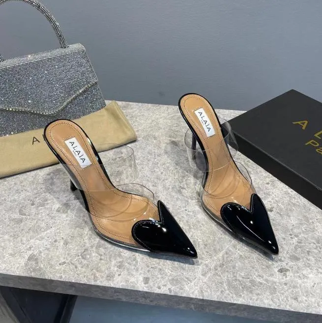 靴 Ameri HEART MOTIF POINTED TOE PUMPS Ameri（アメリ）の「HEART MOTIF POINTED TOE PUMPS（パンプス