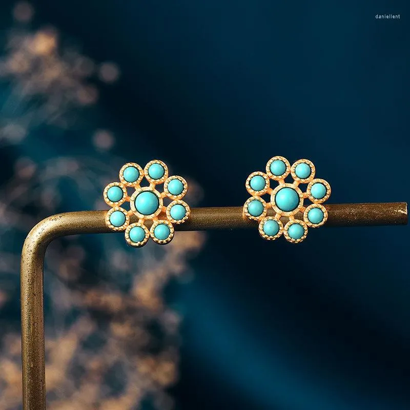 Boucles d'Oreilles Clou Ancien Or Artisanat Incrusté Turquoise Pour Femme Classique Fleurs Bleues Clous d'Oreilles Style Simple Léger Luxe Bijoux Quotidien