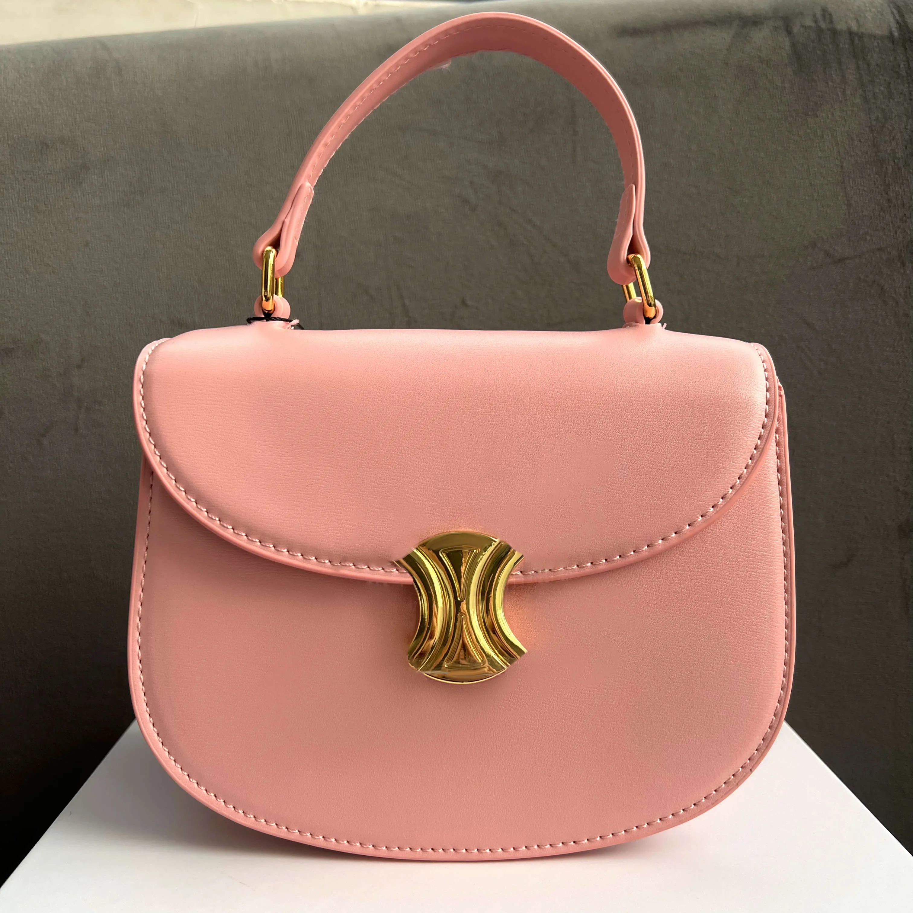 En lyxig Celen Bag Luxury Designer Saddle Bag triomphe tofu totes crossbody klaff lapptäcke äkta läder axelväskor dam koppling handväskor kvinna axelväska