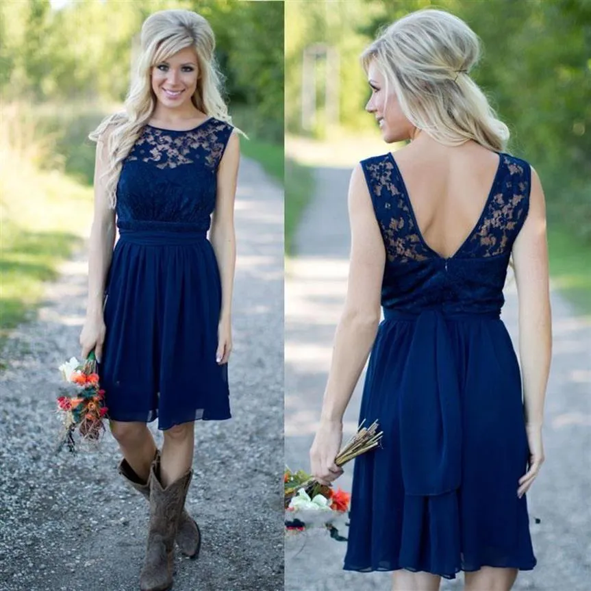 Abiti da damigella d'onore corti in pizzo chiffon blu royal stile country per matrimoni economici abiti casual lunghezza ginocchio backless gioiello2498