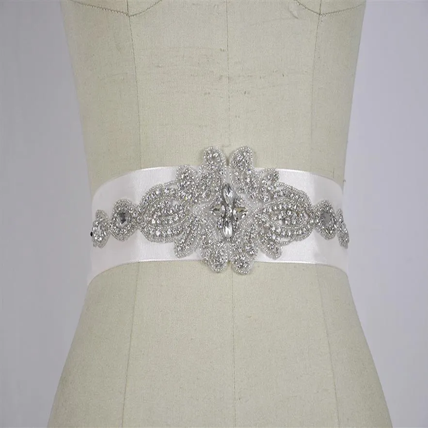 Nyaste justerbar storlek Vit kristallpärlor Bridal Sashes for Brides Rhinestones Belts Wedding Accessory Custom Made243L