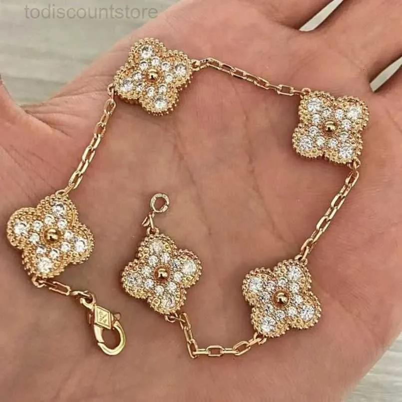 2023 Luxury Designer Charm Bracelet Clover Pearl 4 Pieces 18k Gold Necklace Earrings Wedding Laser Brand V0znegso