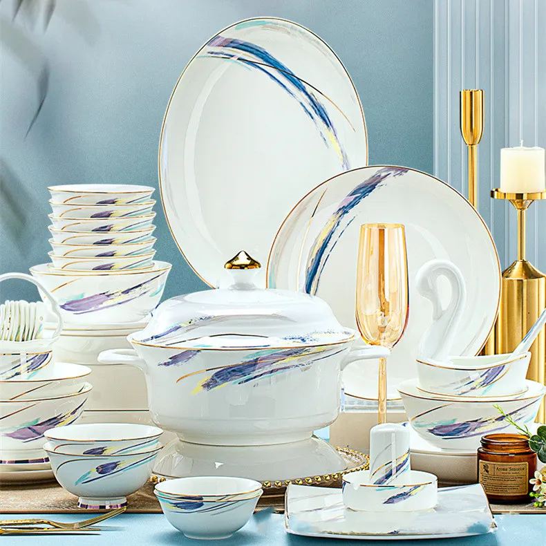 Luxo Nordic Gold Rim Ceramic Tableware 62pcs Artistic Fine Bone China Placas e Pratos de jantar Conjunto de jantar