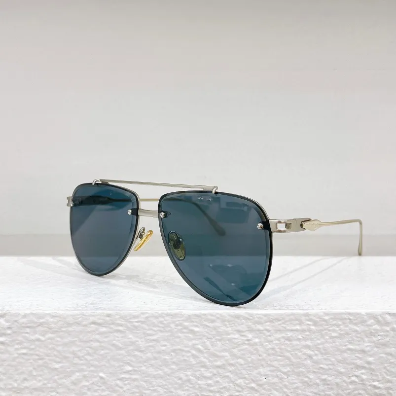 バタフライ Internet Celebrity Triangle Sunglasses High Quality Universal