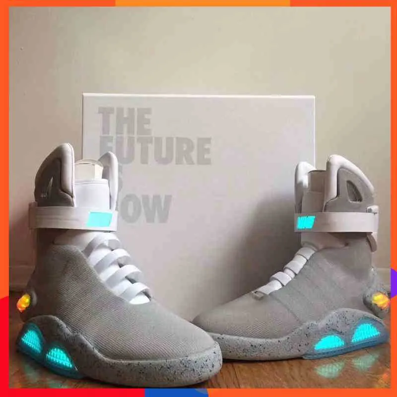 2023 New Release 정통 에어 매그 스니커 Marty McFly 's Air Mags 미래의 패션 남성 여성 스포츠 신발 LED 조명 야외 트레이너 오리지널 박스