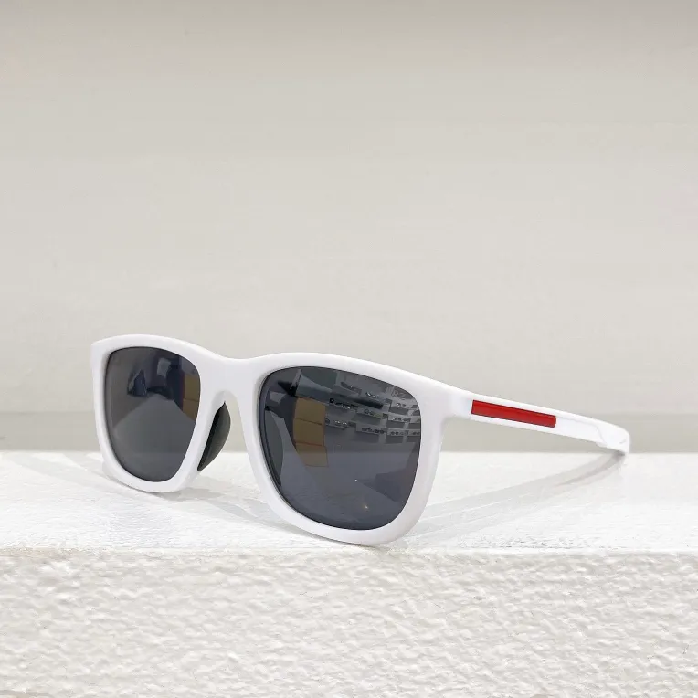 Paris Fashion Show Luxury Unisex Triangular P Signature