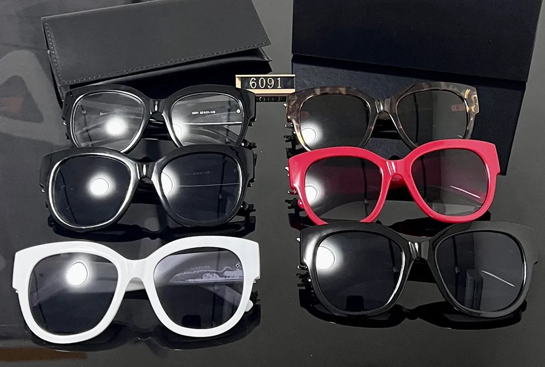 Klasik Marka Retro Güneş Gözlüğü Kadınlar için 2023 Lüks Tasarımcı Gözlük Bands Metal Çerçeve Tasarımcıları Güneş Gözlükleri Kadın