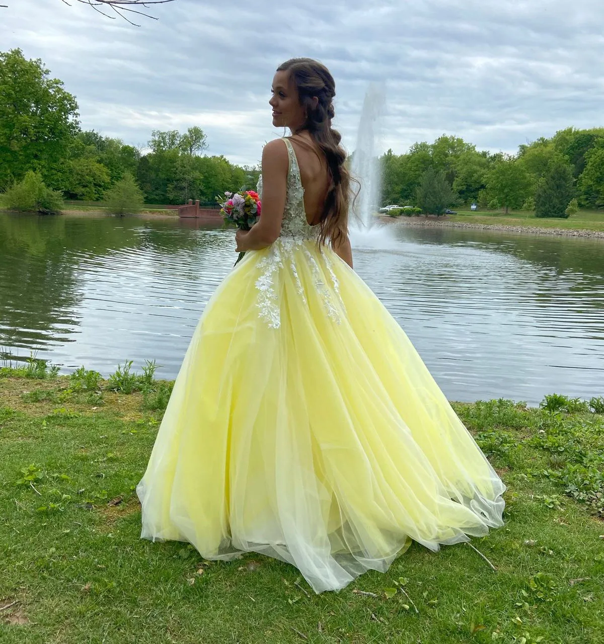 Vestido amarelo de 15 anos sales