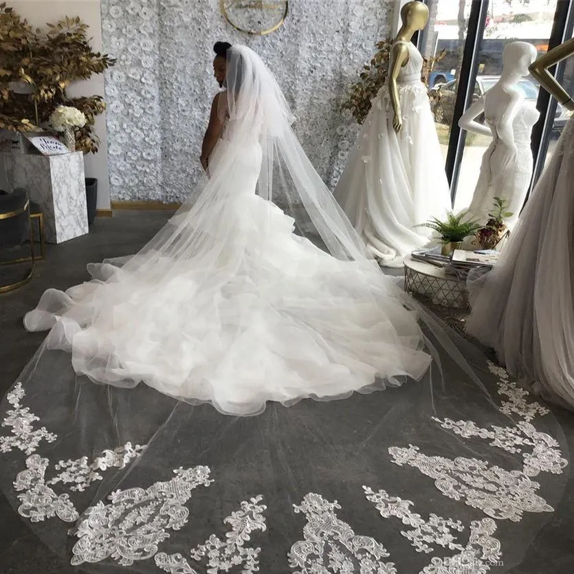 2t Vestido de Noiva Wedding Veil Cathedral Längd 3 m lång spets Appliced ​​Bridal Veil Accessories With COMB252N