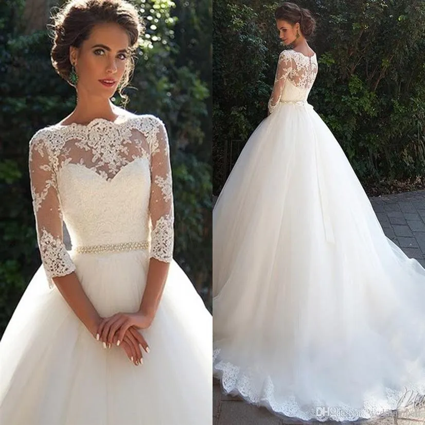 2021 Skromne sukienki ślubne z pół rękawów koronki Bateau szyi szyi szkielet zamiatanie Plus Size Beach Gardal Bridal Gown262c