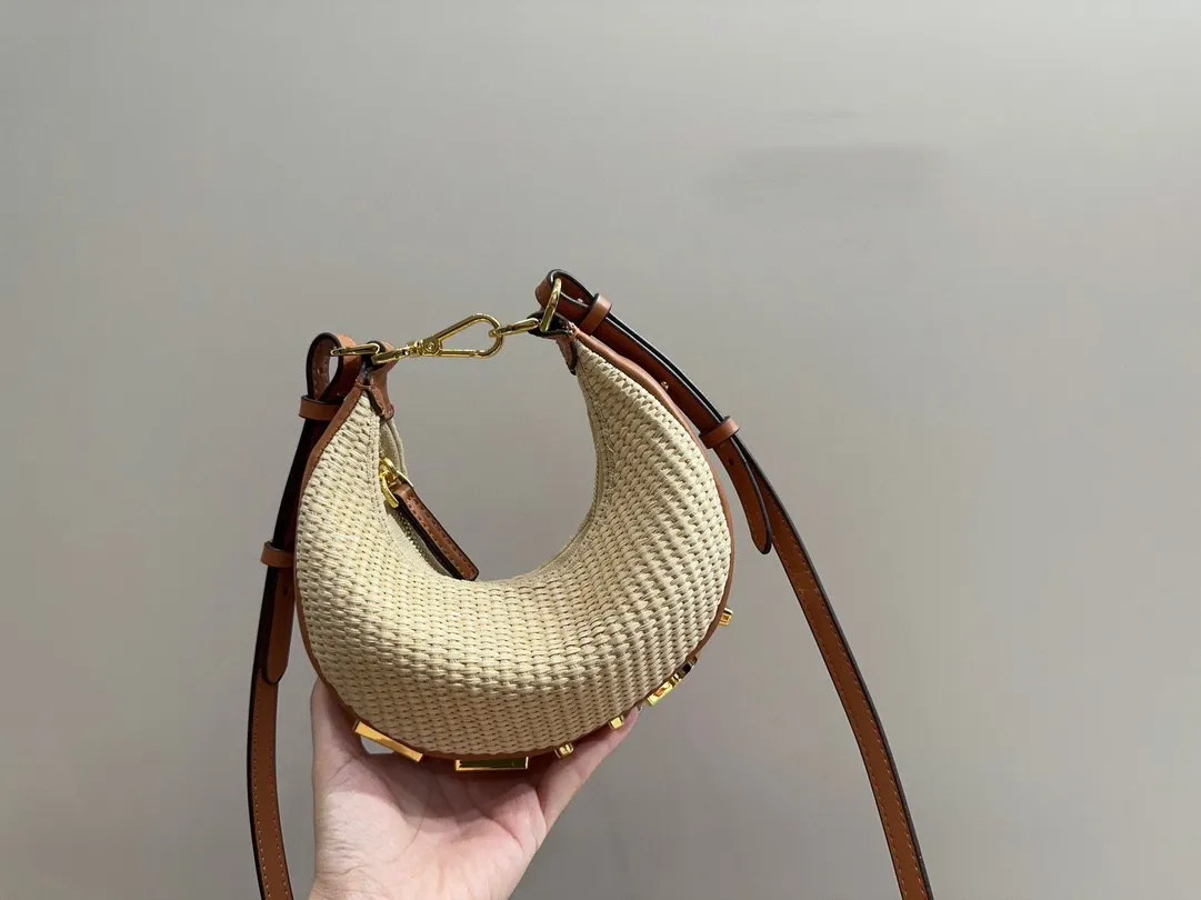 Kvinnor Nya Half Moon Straw Underarm Bag Axelväskor Dam Brev påsar Bokstäver Koppling Crossbody Purse