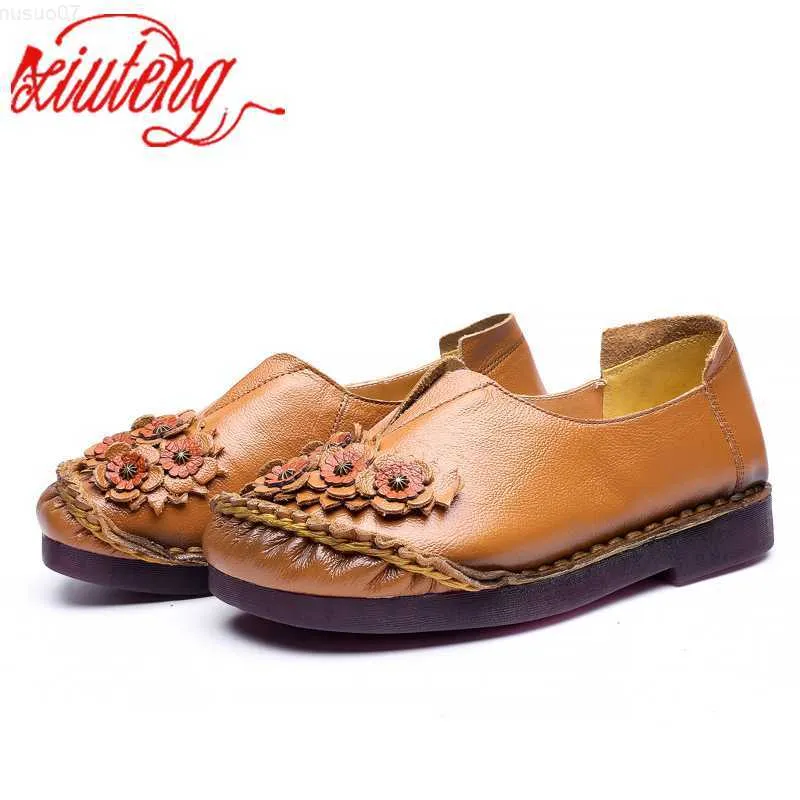 Chaussures habillées Xiuteng printemps nouveau cuir fait à la main chaussures plates style ethnique rétro chaussures pour femmes d'âge moyen et âgées chaussure mère à semelle souple L230724