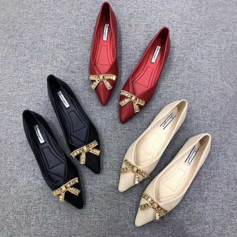 Dress Shoes Flat-heeled Pointed Shoes Women Spring 2023 Online Celebrity New Joker Buckle Patent Leather Four Seasons Women's Shoes Pumps. L230724