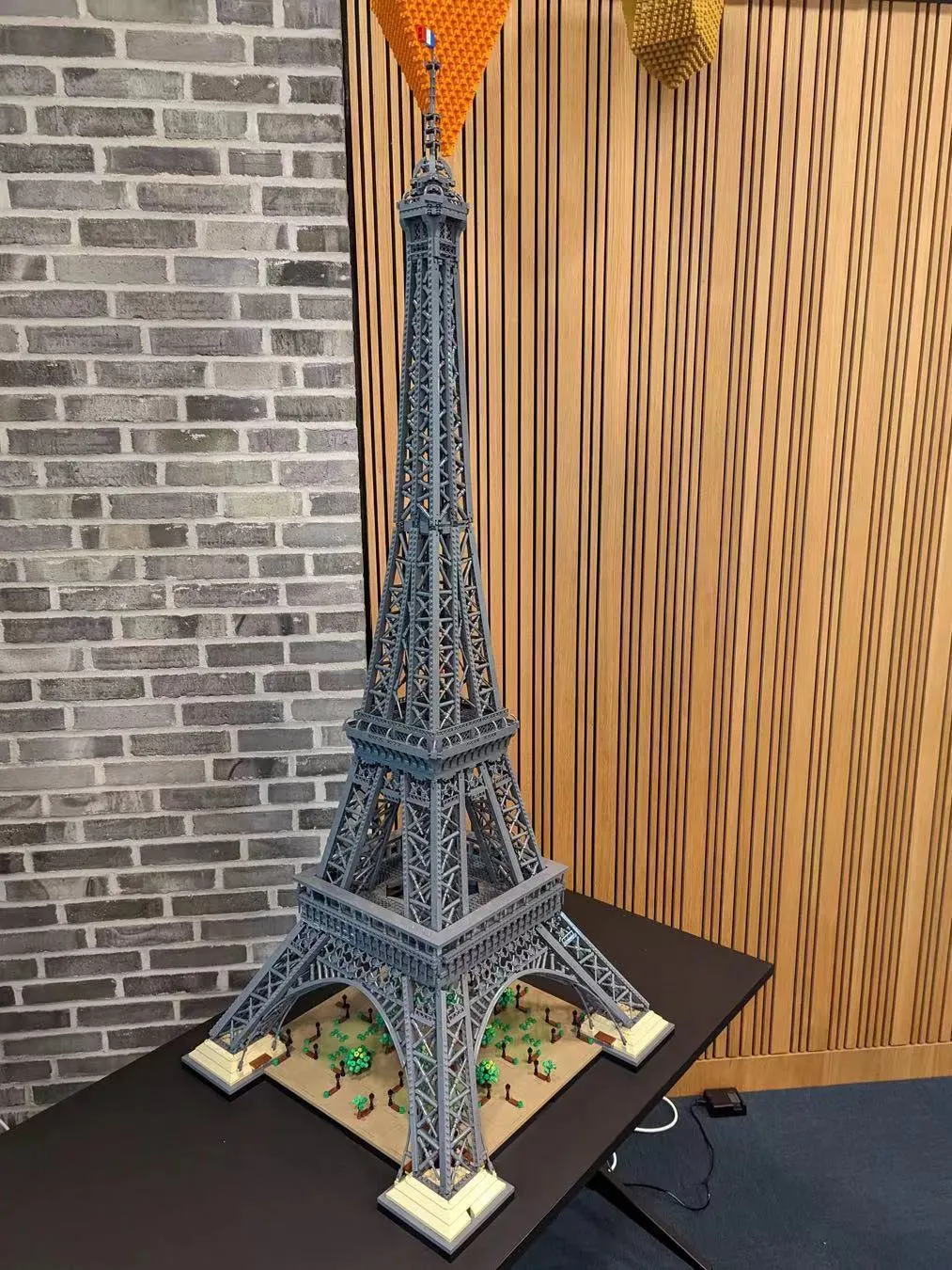 Action Figurines Iconic Tower Model: 150cm Architecture City Building ...