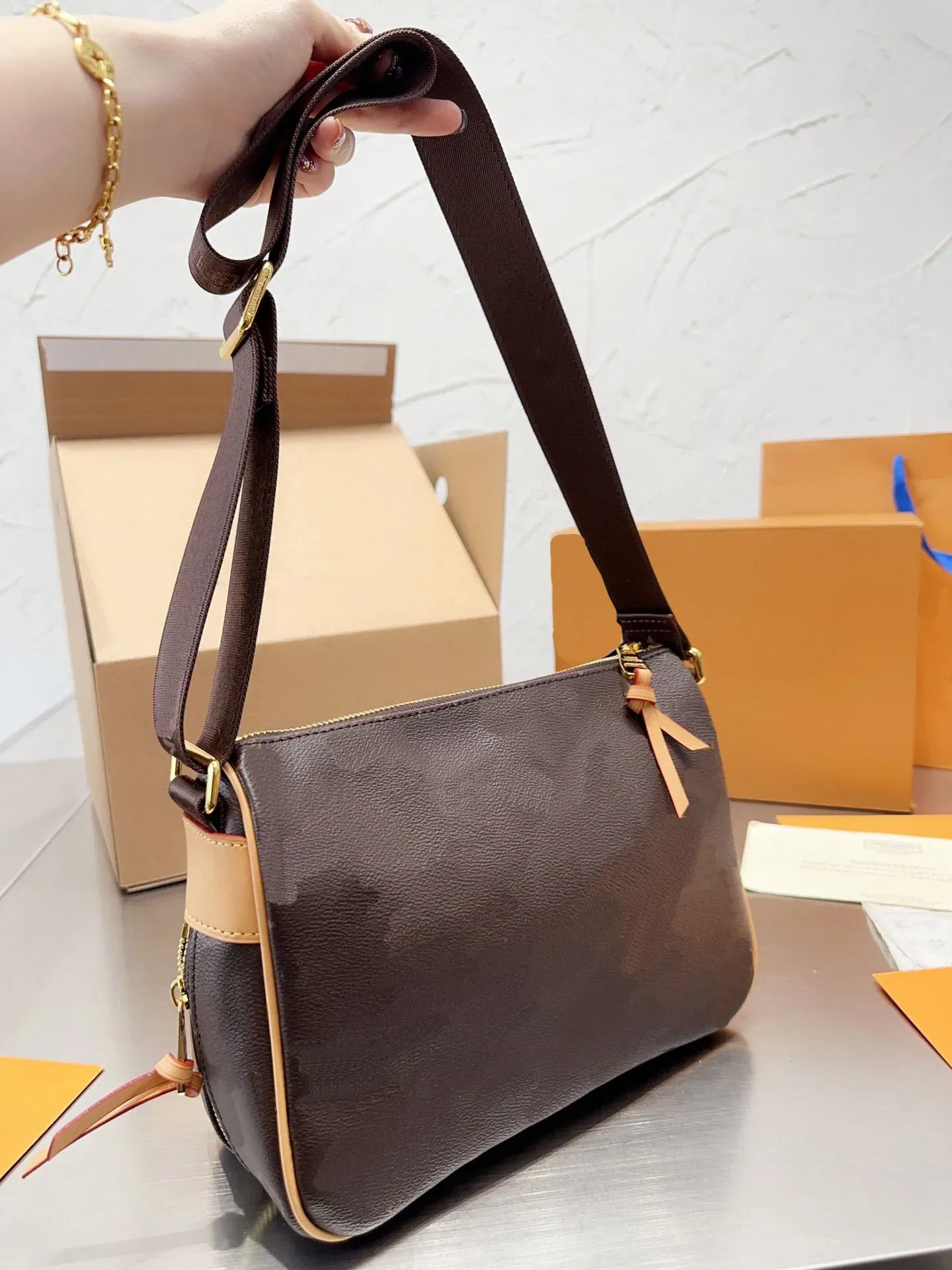 Vrijetijdshandtas luxe dames designertassen van topkwaliteit, bijpassende brede en eenvoudige crossbodytas met één schouder, van kleur veranderende lederen cameratas, modieus