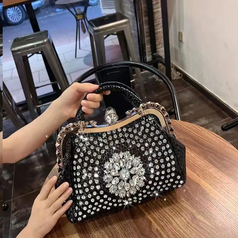 Yeni Moda Patlayıcı Doku Kıdemli Sense Crossbody Bag Büyük Kapasiteli Elmasla İnişli Çanta Omuz Çantası Kadınlar