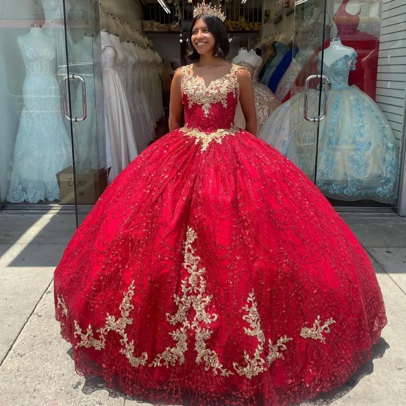 Czerwona błyszczące suknie kuliste księżniczki sukienki Quinceanera z aplikacjami koronkowe cekiny Tiul Sweet 16 Dress Court Train Vestidos de 15 anos