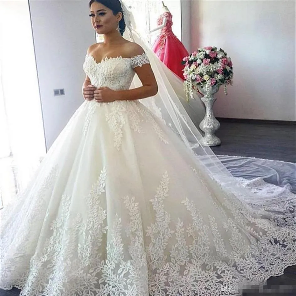 Vintage Off Shoulder Lace African Wedding Dresses 2019 Plus Size Sweep Train spetsar upp vita brudklänningar för Garden Country Abiti D277s