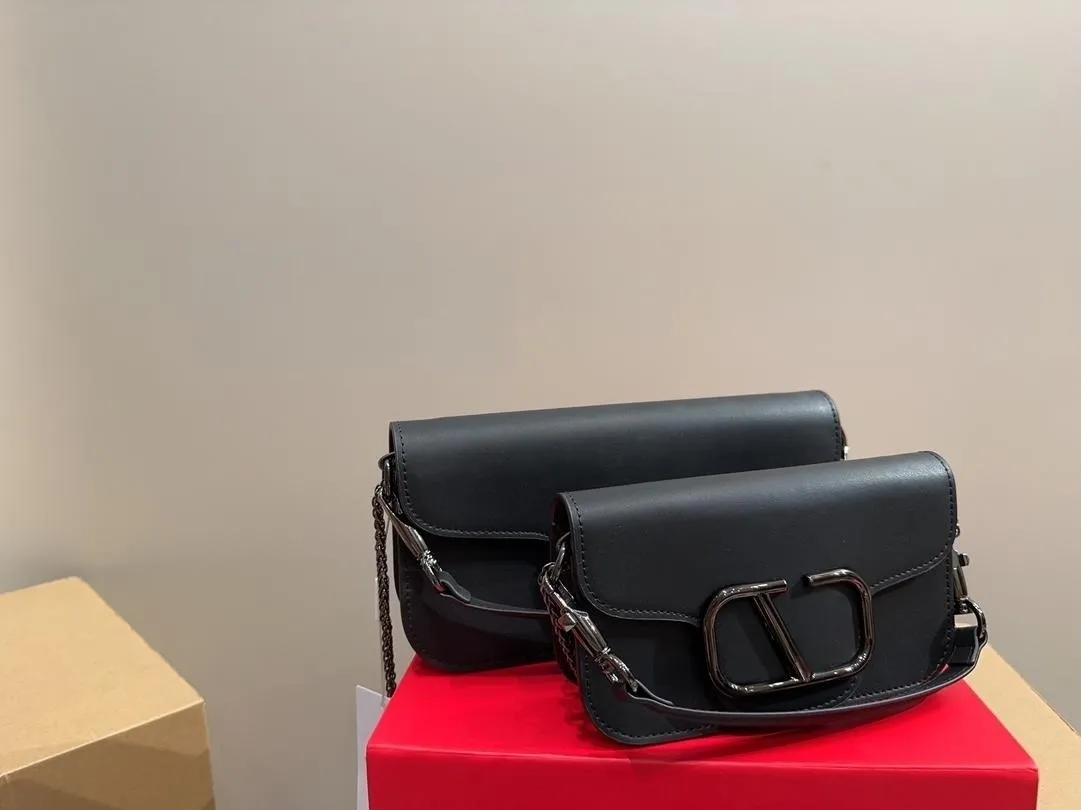 Classics Designers Bags Women's Bags Shoulder Bags Handbags Temperament Luxurys Brand Glistening Messenger Bag Letter Shopping Wallet Size: 20cm and 27cm