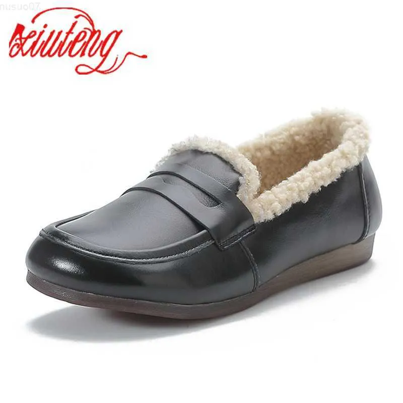 Chaussures habillées Xiuteng peau de vache en cuir véritable laine femmes chaussures 2022 bottes de neige pas cher femmes chaussures plates chaudes pour femmes hiver chaussures plates L230724
